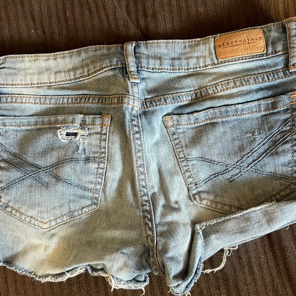 Blue Jean shorts AéRopostale they’re too short I have long legs - Picture 3 of 3